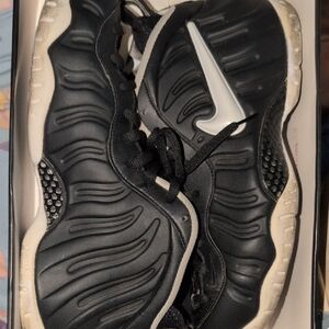 Nike Black and White Sneakers